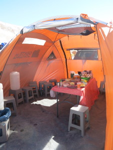 our-dining-tent-at-4300m